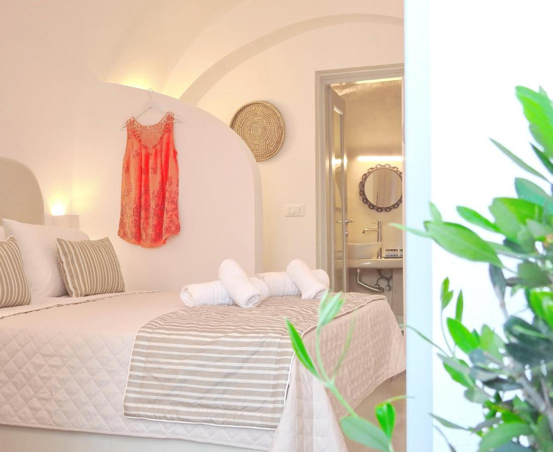 Golden Stone Santorini Suites Akrotírion Buitenkant foto